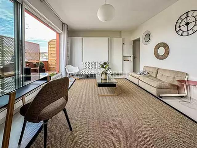 Saint Ouen 93400 Location appartement 1 pièce t1 au dernier étage terrasse