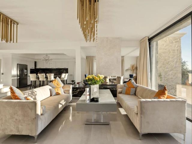 Saint Paul de Vence À pied du village Maison neuve contemporaine
