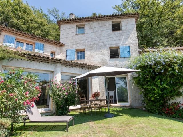 Saint Paul de vence, Appartement duplex, position dominante, belle vue, calme absolu, jardin piscine privatif, parking