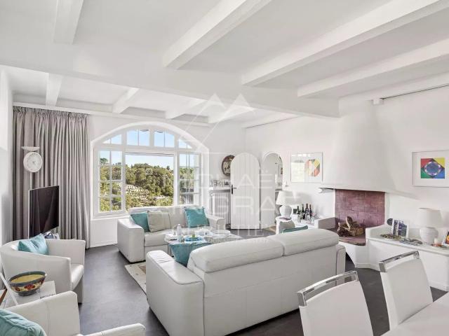 Saint Paul De Vence: Appartement d’exception au cœur du vil. 105m² Saint Paul