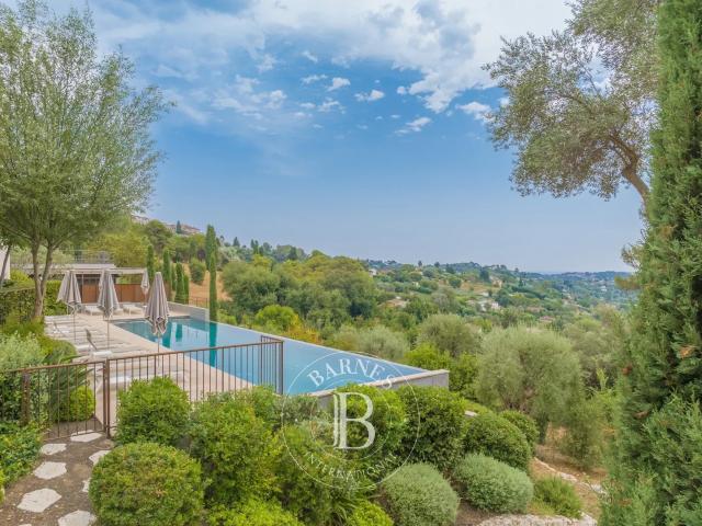 Saint Paul de Vence – Appartement d’exception avec vaste terrasse et vue mer