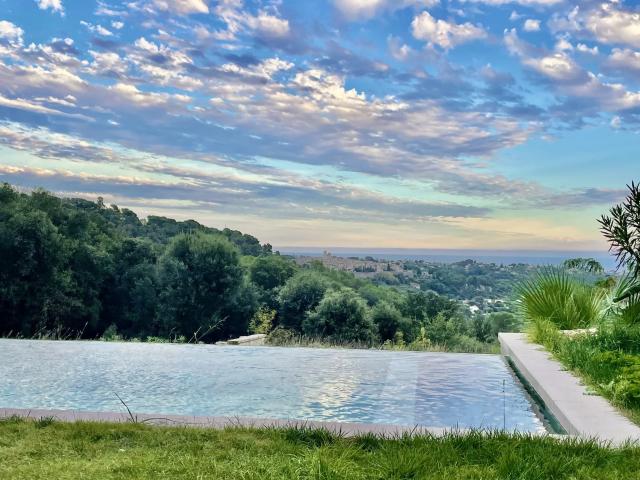 Saint Paul de Vence – Élégance provençale et design contemporain avec vue mer