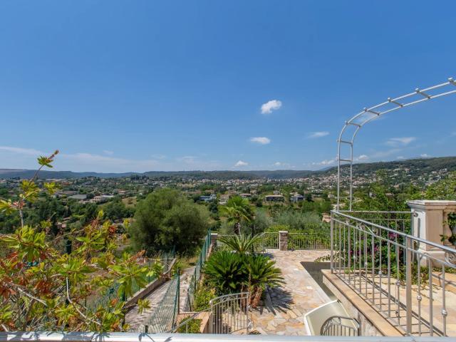 Saint Paul De Vence, jolie villa familiale à moderniser avec. 181m² Saint Paul de Vence