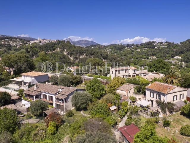 Saint Paul De Vence: Le dernier vignoble du village 454m² Saint Paul