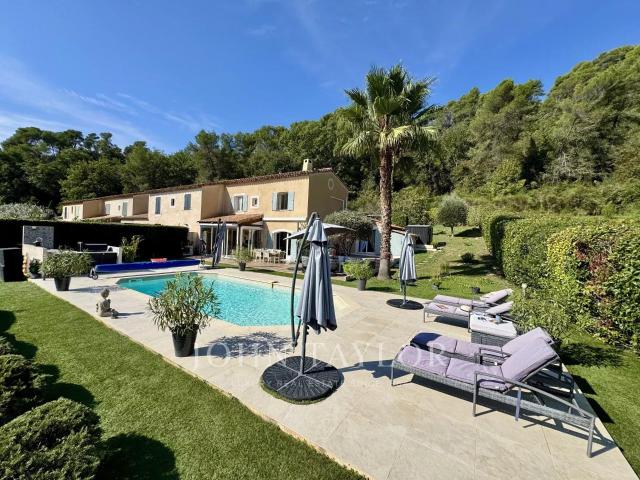 Saint Paul de Vence: terrain plat, cadre paisible et verdoy. 127m² Saint Paul