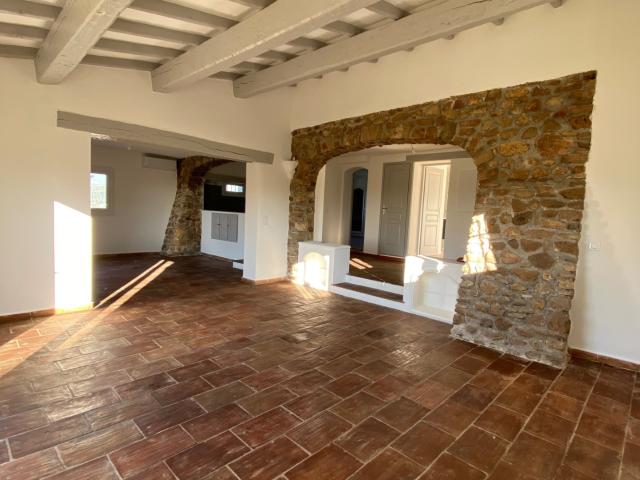 Saint Paul de Vence Très grand T3 de 103m2 rénové vue mer et verdoyante