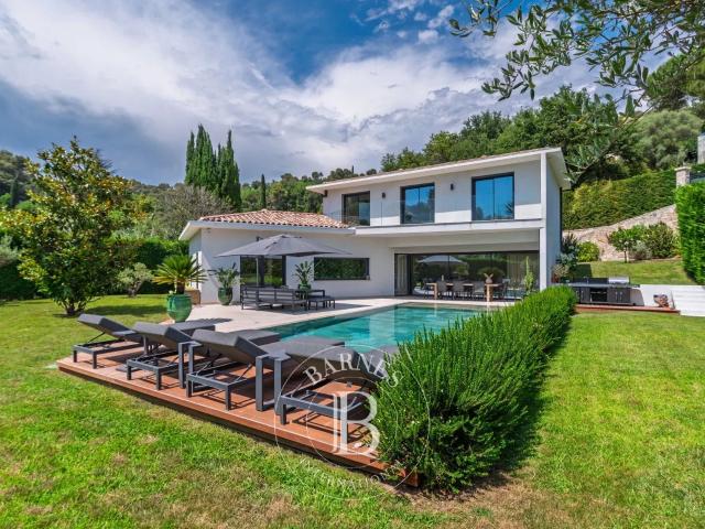 Saint Paul de Vence villa contemporaine avec piscine à deux pas du village