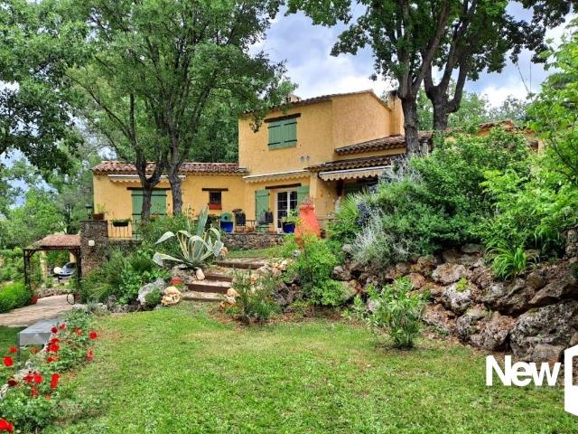 SAINT PAUL EN FORET Très belle maison d'environ 245m² au calme