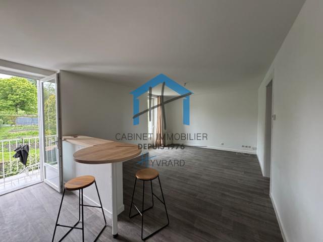 SAINT PAUL EN JAREZ Bourg T3 de 70m2
