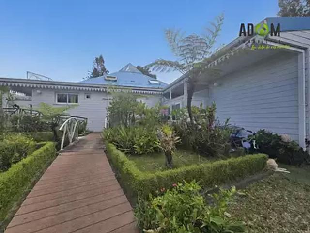 Saint Paul 97435 Achat / Vente maison 15 pièces t15 terrasse parking