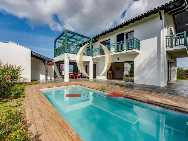 Saint Pée Sur Nivelle Maison avec piscine et vue dégagée d. 185m² Saint Pée sur Nivelle