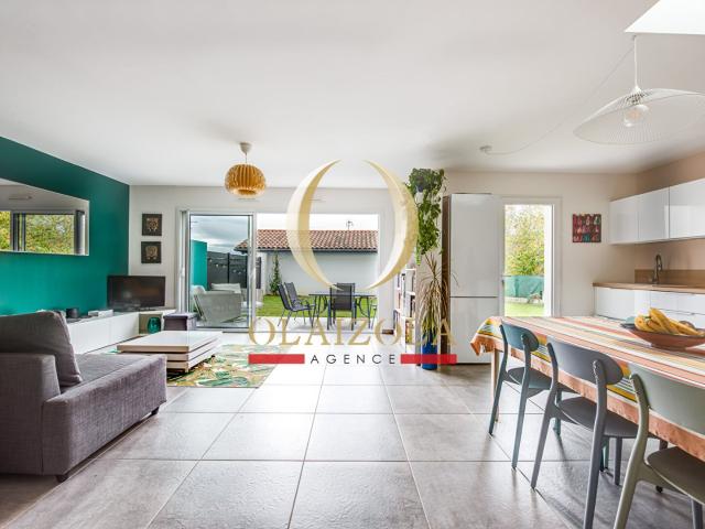 Saint Pée Sur Nivelle Maison T4 avec garage, jardin et vue. 102m² Saint Pée sur Nivelle