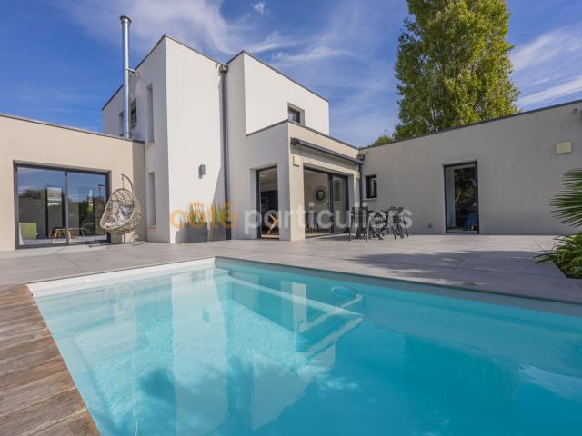 SAINT PHILBERT DE GRAND LIEU MAISON CONTEMPORAINE 130M2 UTILES PISCINE CALME