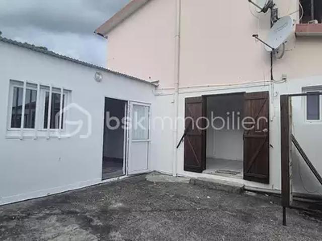 Saint Philippe 97442 Location maison 4 pièces t4 terrasse