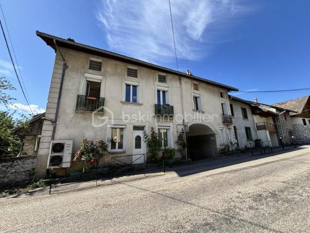 SAINT PIERRE D’ALBIGNY – Maison de village atypique de 138 m² avec cave voûtée et potentiel bi famille ou investissement