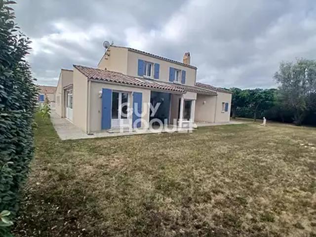 Saint Pierre d'Oléron 17310 Achat / Vente maison 9 pièces t9 au dernier étage