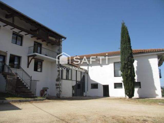 SAINT PIERRE LE VIEUX ensemble de 3 maisons 324M²