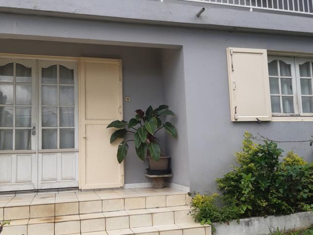 SAINT PIERRE / MAISON F5/6 SUR 835 M2 DE TERRAIN