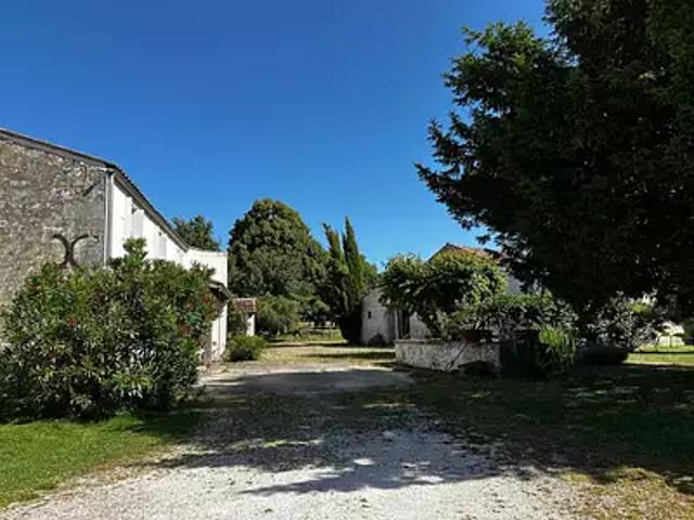 Saint Porchaire 17250 Achat / Vente maison 3 pièces t3 jardin