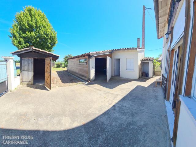 Saint Porquier, maison composé de deux logements loués, cinq chambres, 252 m², jardin, garages, atelier, entièrement rénové