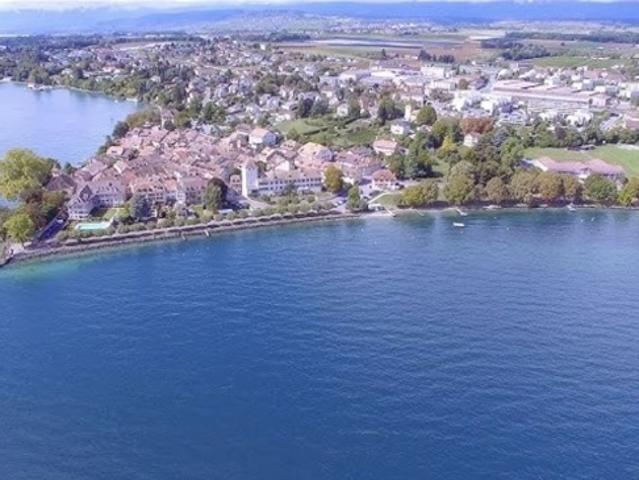 SAINT PREX – Exklusiv zu entdecken bei unserem Tag der offenen Tür, der letzten Wohnung von 5,5 Doppelhäusern mit wunderschönem Blick auf den See