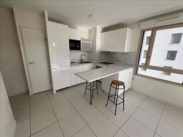 Saint Priest 69800 Location appartement 2 pièces t2 terrasse parking