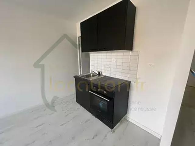 Saint Quentin 02100 Location appartement 1 pièce t1 au dernier étage