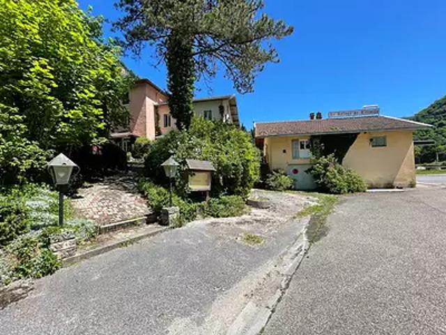 Saint Rambert en Bugey 01230 Achat / Vente immeuble parking