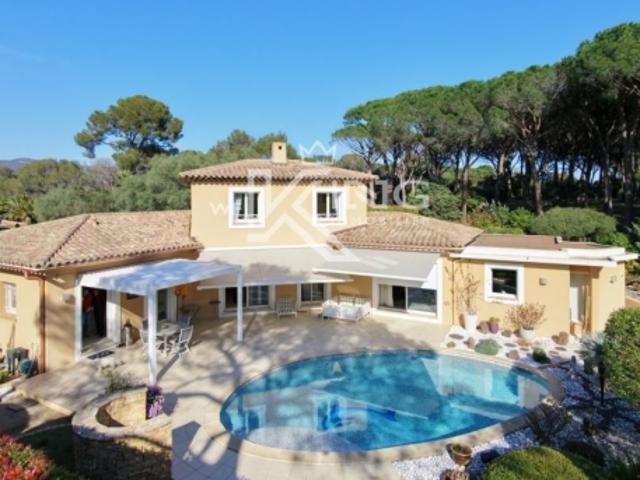 Saint Raphael à deux pas des commerces dans un domaine de prestige