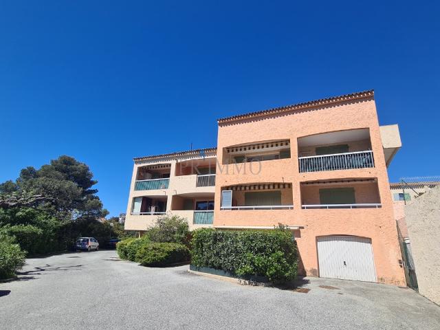 SAINT RAPHAEL, appartement de 2 pièces avec terrasse, piscine et tennis