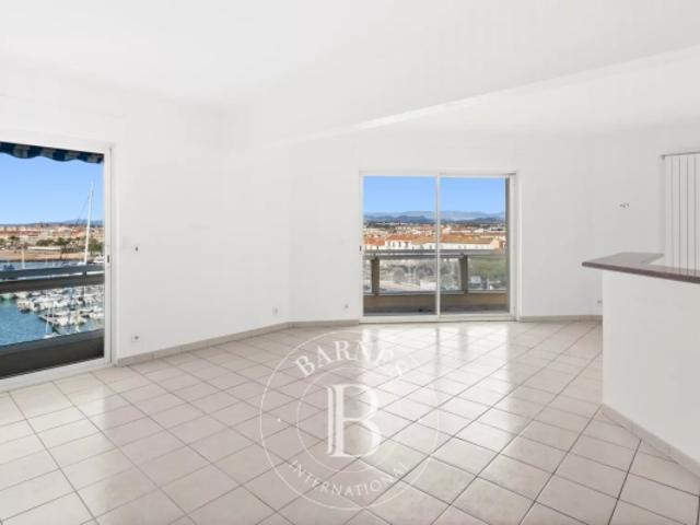 SAINT RAPHAËL APPARTEMENT DERNIER ÉTAGE CENTRE VILLE VUE MER PANORAMIQUE