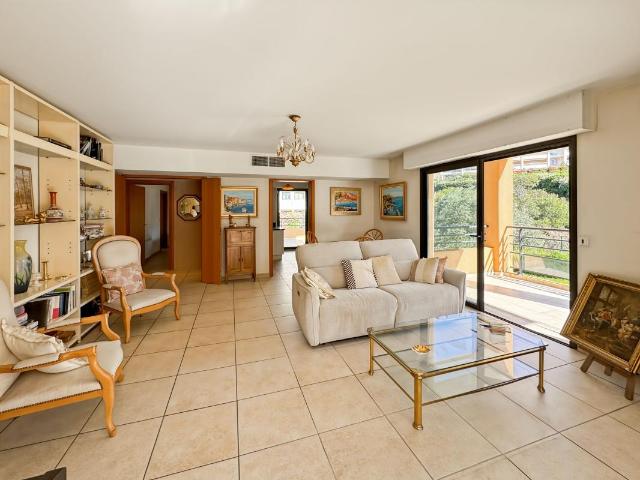 SAINT RAPHAËL – Appartement 3 pièces avec aperçu mer, terrasse et grand garage