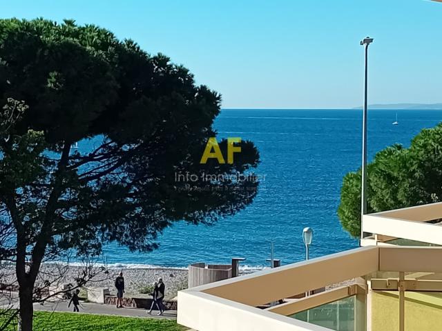SAINT RAPHAEL BORD DE MER VENTE VASTE STUDIO 36m² VUE MER
