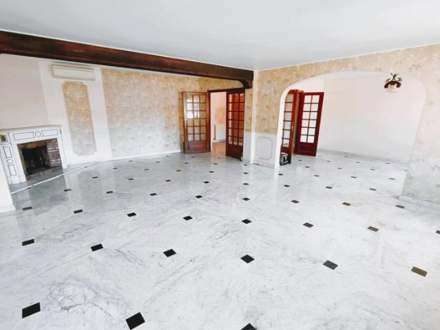 SAINT RAPHAËL CENTRE VILLE Grand appartement de 126m2 à fo