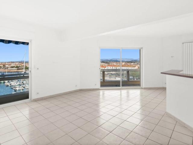 Saint Raphaël centre: bright apartment with panoramic sea vi. 125m² Saint Raphaël