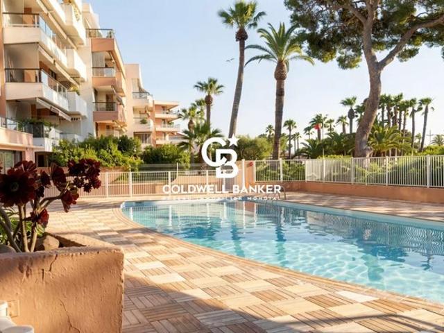 SAINT RAPHAËL – FRONT DE MER – VUE PANORAMIQUE – RÉSIDENCE DE STANDING AVEC PISCINE