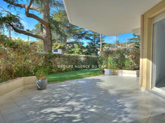 SAINT RAPHAEL SANTA LUCIA APPARTEMENT 2 PIECES REZ DE JARDIN TOUT A PIED AVEC 2 PARKING