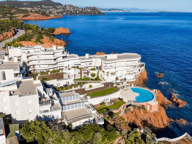 Saint raphael trayas 3 pièces vue mer imprenable piscine stationnements