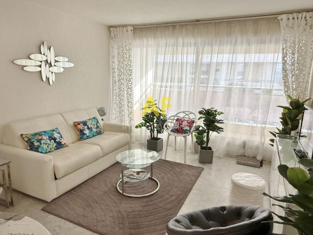 SAINT RAPHAEL TRIANGLE D'OR APPARTEMENT 2 PIECES AVEC VUE MER DE COTE