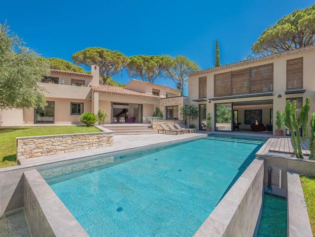 SAINT RAPHAËL VALESCURE – Villa contemporaine de 380 m² en d. 380m² Saint Raphaël