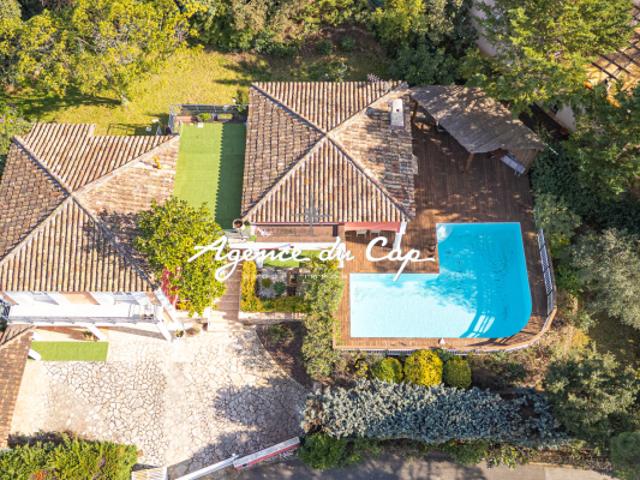 SAINT RAPHAEL VALESCURE LES GOLFS VILLA 5 PIECES PISCINE