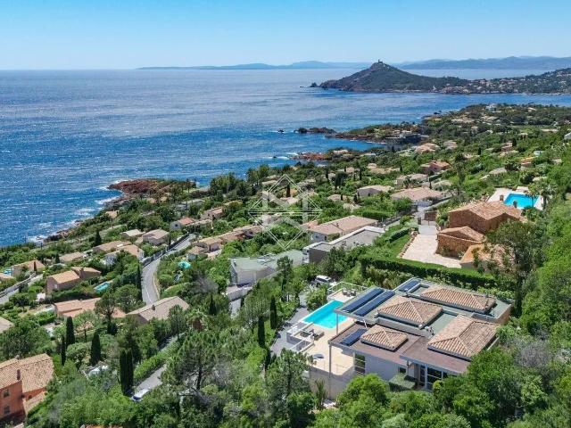 Saint Raphaël Villa d’exception avec piscine à débordement. 250m² Agay