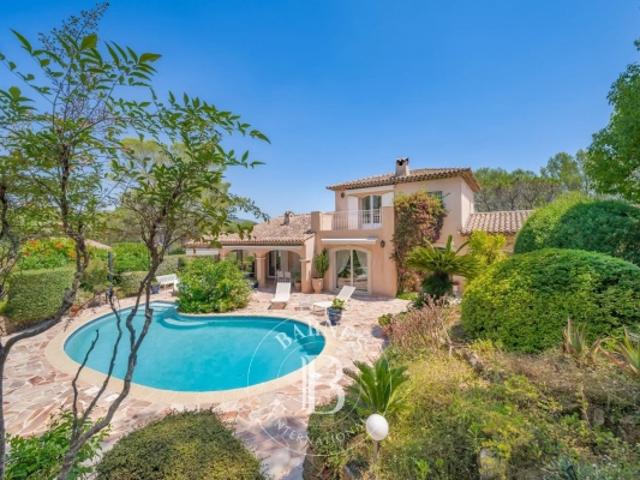SAINT RAPHAËL VILLA FAMILIALE À PROXIMITÉ DES GOLFS ET DES COMMERCES