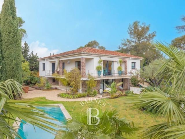 SAINT RAPHAËL VILLA RÉNOVÉE PROCHE DE LA MER ET DES COMMODITÉS