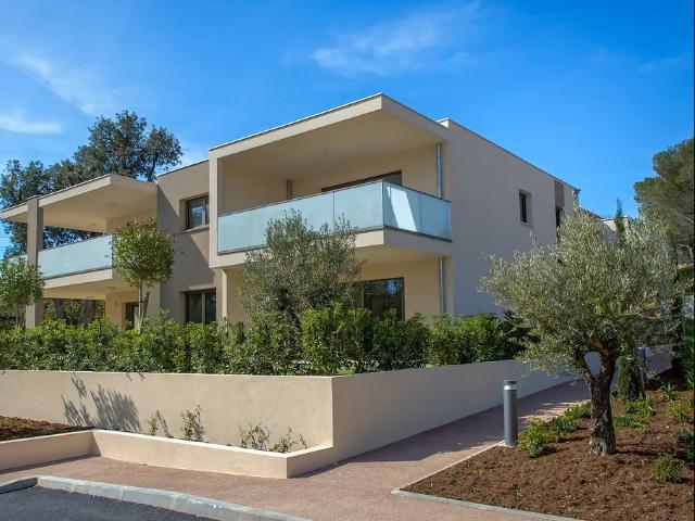 SAINT RAPHAEL 2 PIECES NEUF LIVRABLE DE SUITE FRAIS REDUITS