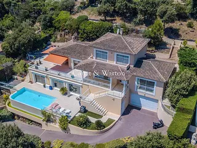 Saint Raphaël 83700 Achat / Vente maison 7 pièces t7 au dernier étage piscine