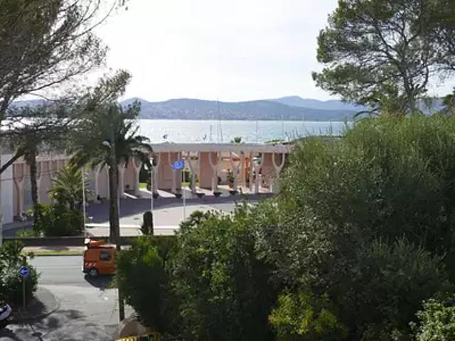 Saint Raphaël 83700 Achat / Vente appartement 2 pièces t2 au dernier étage