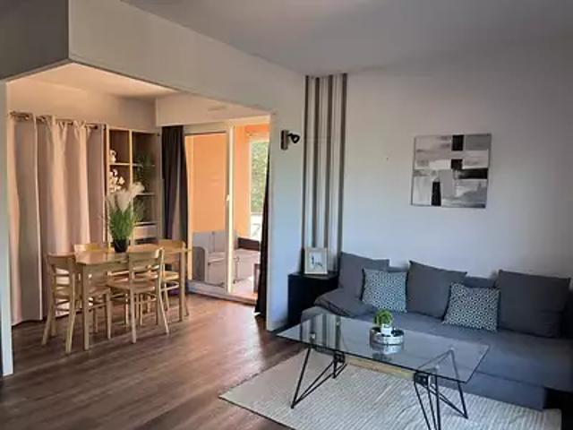 Saint Raphaël 83700 Achat / Vente appartement 2 pièces t2 au dernier étage