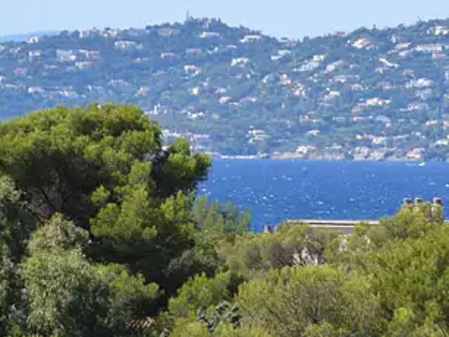 Saint Raphaël 83700 Achat / Vente appartement 2 pièces t2 au dernier étage cave