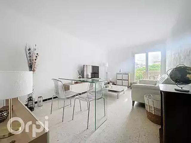 Saint Raphaël 83700 Achat / Vente appartement 2 pièces t2 au dernier étage cave
